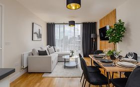 Premium Apartment - Allocated Parking - Great Location